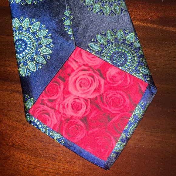 NWT Paul Smith
Silk Large Medallion Silk Tie - Picture 4 of 5